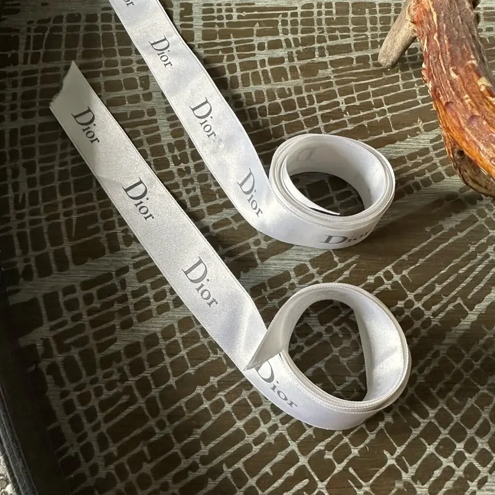 Dior White Ribbon - Picture 3 of 7